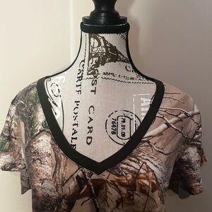 Realtree x Hurley Camo Short Sleeve V-Neck Tee in Brown, Tan, Green